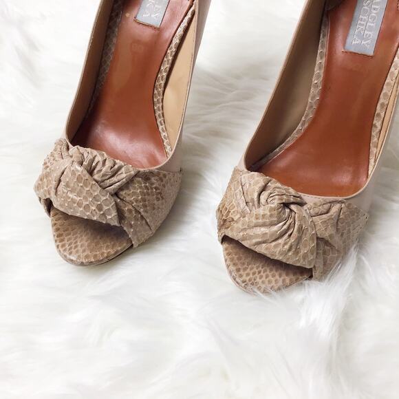 Badgely Mischka Taban Snakeskin beige tan high heel Size 8 - Picture 4 of 9